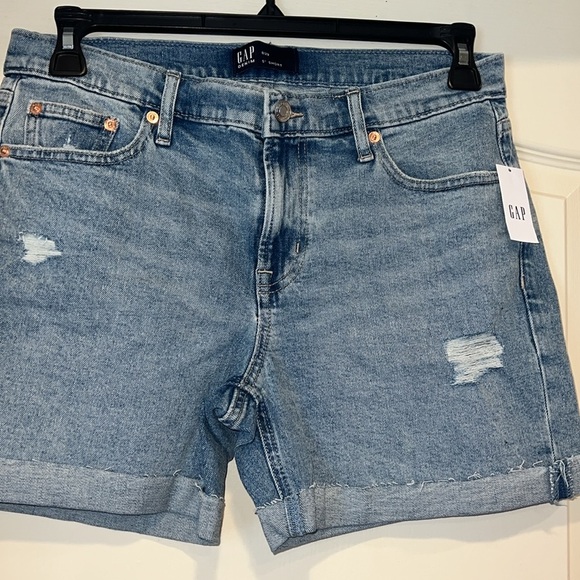 GAP Medium Wash Distressed 5” Denim Shorts - Picture 6 of 12
